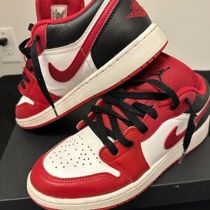 Big kids Jordan 1 low